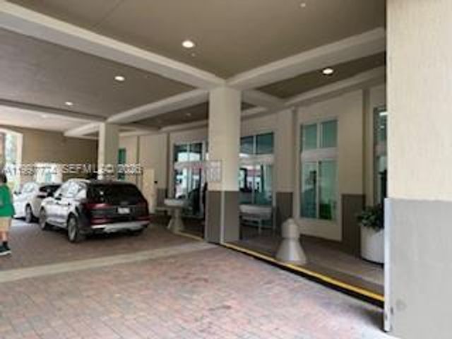 9066 SW 73rd Ct 806, Miami, FL 33156