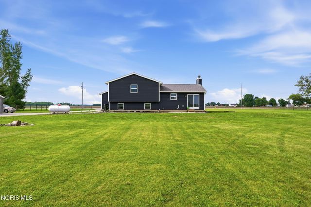 9830 E Kramer Road, Bowling Green, OH 43402