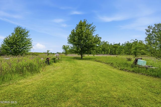 9830 E Kramer Road, Bowling Green, OH 43402