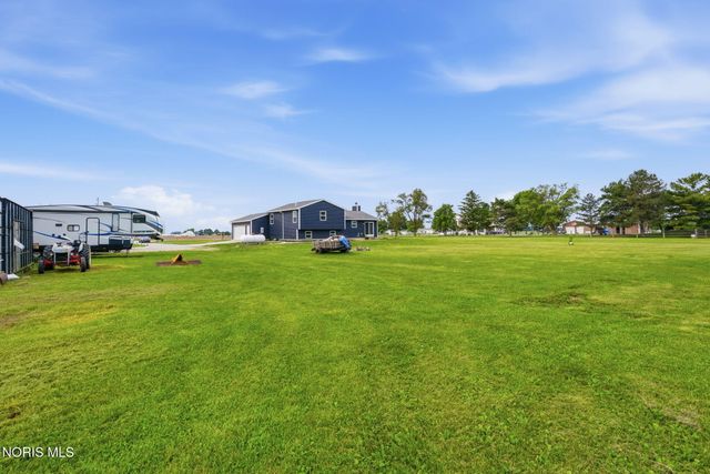 9830 E Kramer Road, Bowling Green, OH 43402