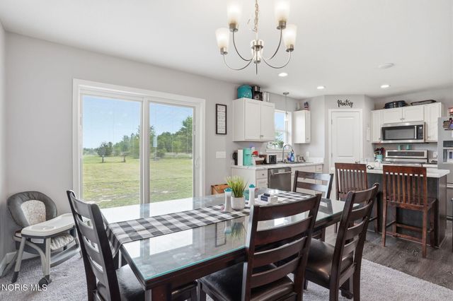 9830 E Kramer Road, Bowling Green, OH 43402