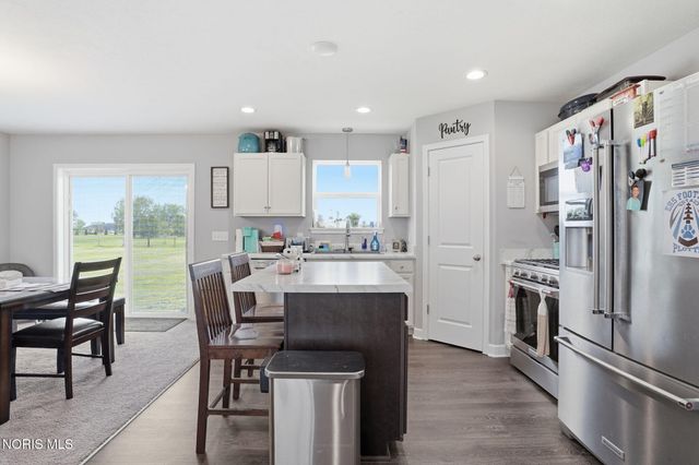 9830 E Kramer Road, Bowling Green, OH 43402