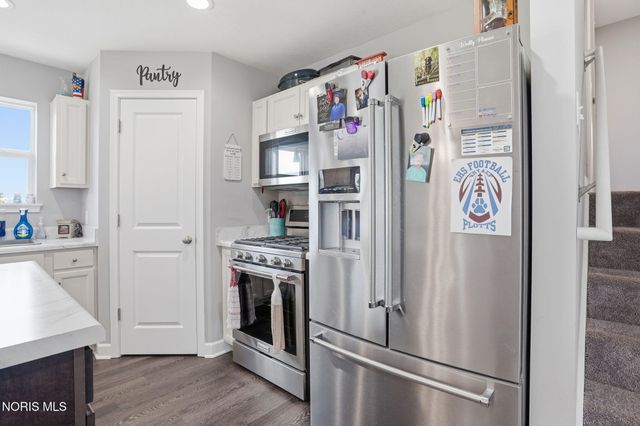 9830 E Kramer Road, Bowling Green, OH 43402