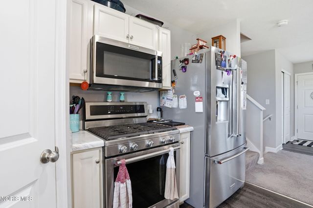 9830 E Kramer Road, Bowling Green, OH 43402