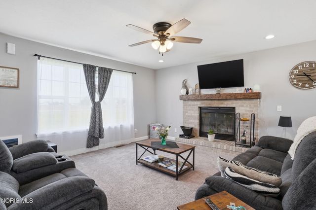9830 E Kramer Road, Bowling Green, OH 43402
