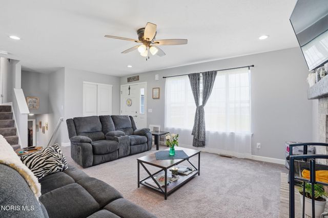 9830 E Kramer Road, Bowling Green, OH 43402