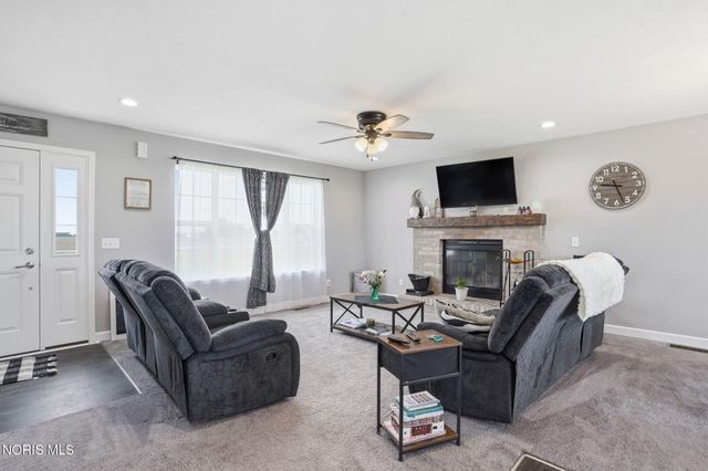 9830 E Kramer Road, Bowling Green, OH 43402