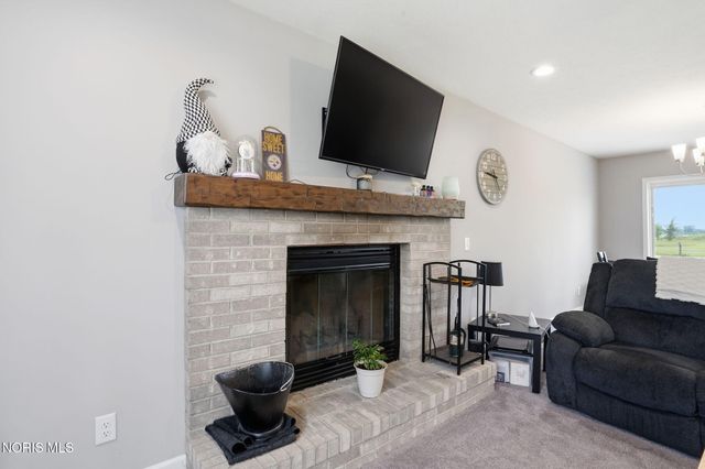 9830 E Kramer Road, Bowling Green, OH 43402