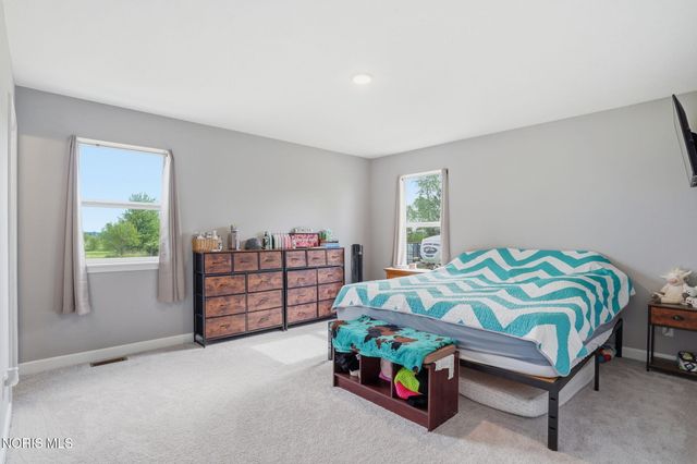 9830 E Kramer Road, Bowling Green, OH 43402