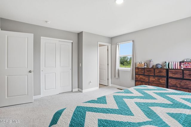 9830 E Kramer Road, Bowling Green, OH 43402
