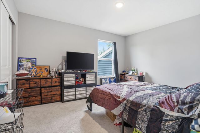 9830 E Kramer Road, Bowling Green, OH 43402