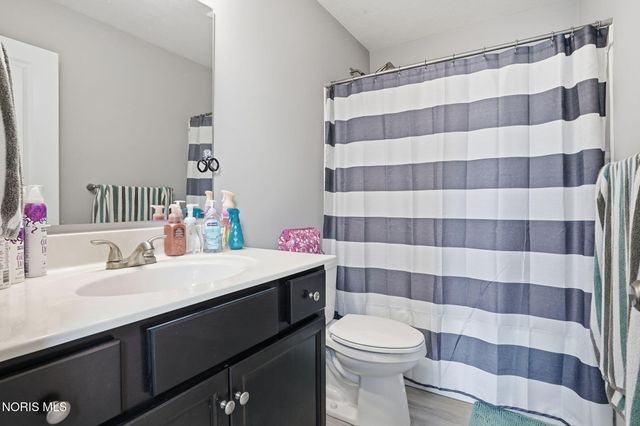 9830 E Kramer Road, Bowling Green, OH 43402