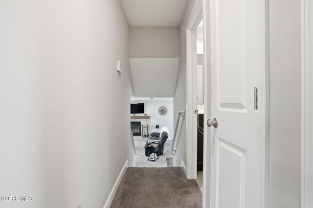 9830 E Kramer Road, Bowling Green, OH 43402