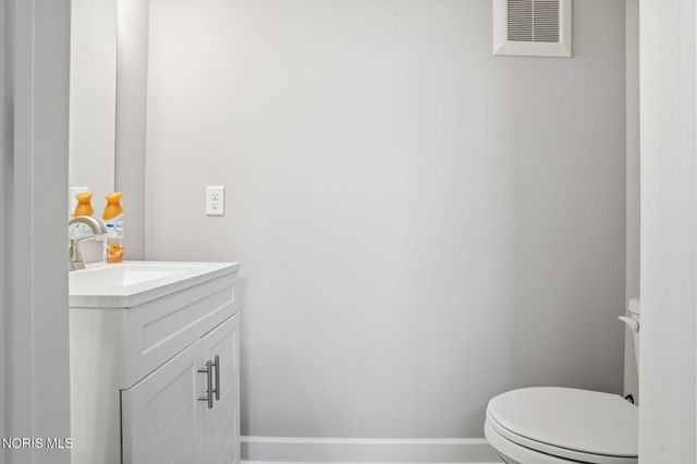 9830 E Kramer Road, Bowling Green, OH 43402