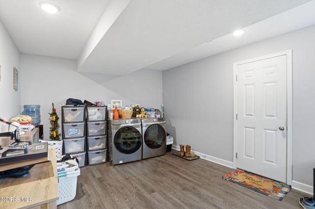 9830 E Kramer Road, Bowling Green, OH 43402