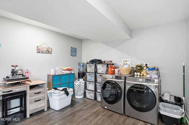 9830 E Kramer Road, Bowling Green, OH 43402