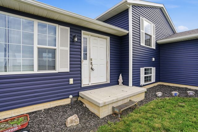 9830 E Kramer Road, Bowling Green, OH 43402
