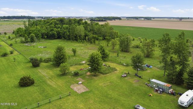 9830 E Kramer Road, Bowling Green, OH 43402