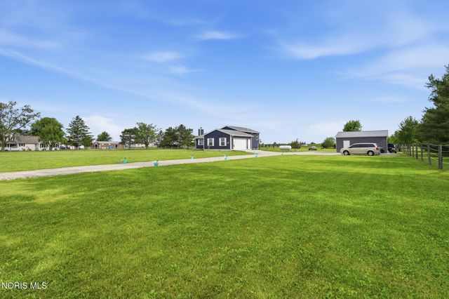 9830 E Kramer Road, Bowling Green, OH 43402
