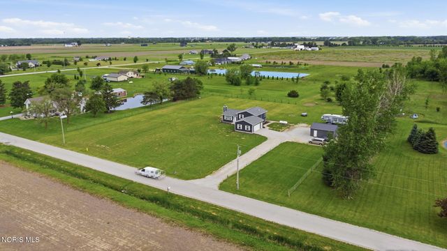 9830 E Kramer Road, Bowling Green, OH 43402