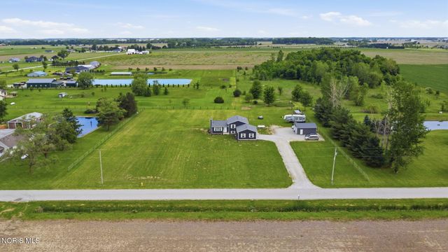 9830 E Kramer Road, Bowling Green, OH 43402