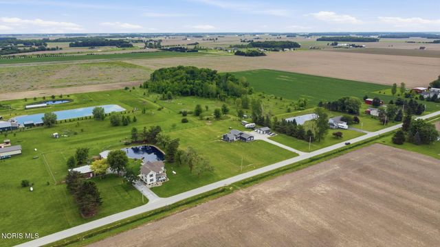 9830 E Kramer Road, Bowling Green, OH 43402