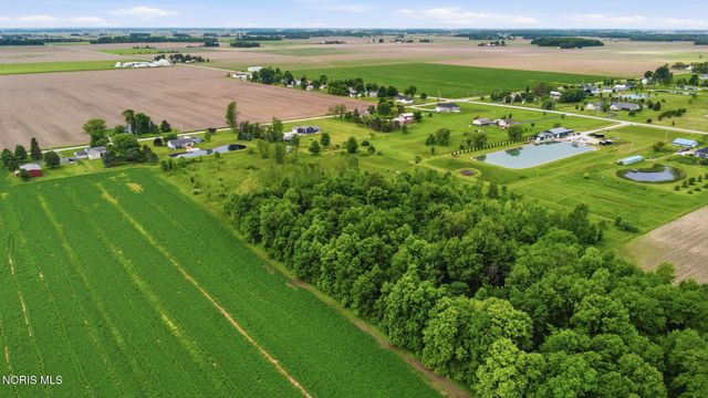 9830 E Kramer Road, Bowling Green, OH 43402