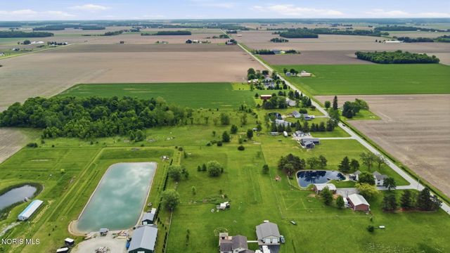9830 E Kramer Road, Bowling Green, OH 43402