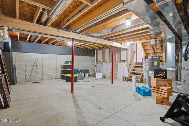 9830 E Kramer Road, Bowling Green, OH 43402