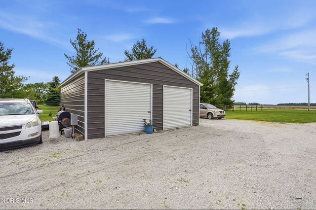 9830 E Kramer Road, Bowling Green, OH 43402