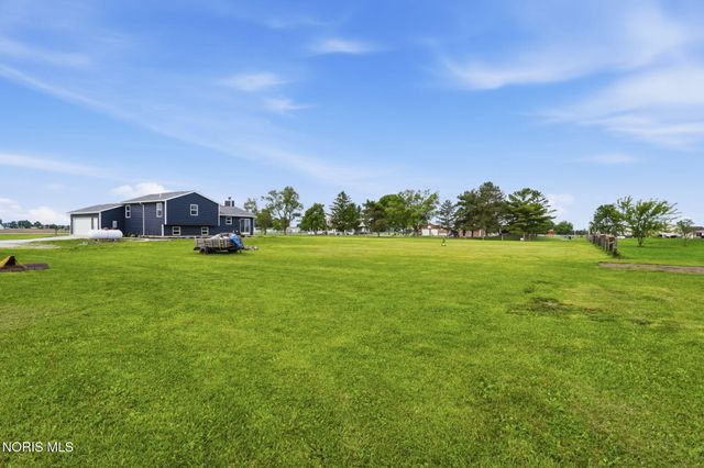 9830 E Kramer Road, Bowling Green, OH 43402