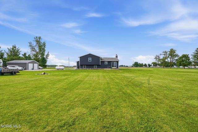 9830 E Kramer Road, Bowling Green, OH 43402
