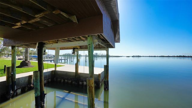 684 FREELING DRIVE, Sarasota, FL 34242
