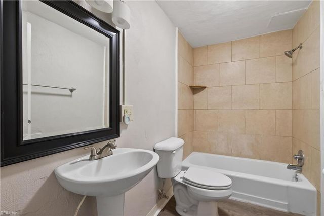315 15th St Apt 6, Virginia Beach, VA 23451