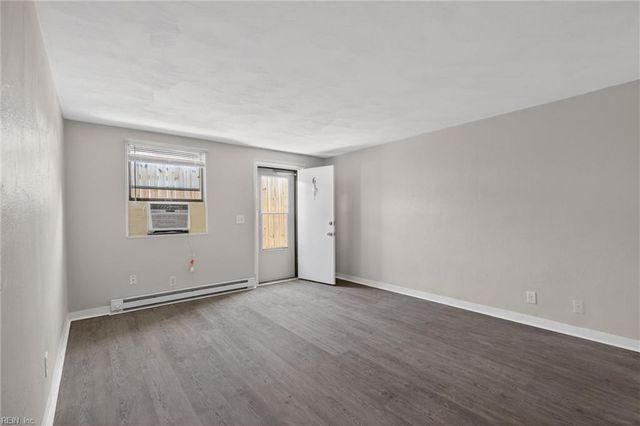 315 15th St Apt 6, Virginia Beach, VA 23451