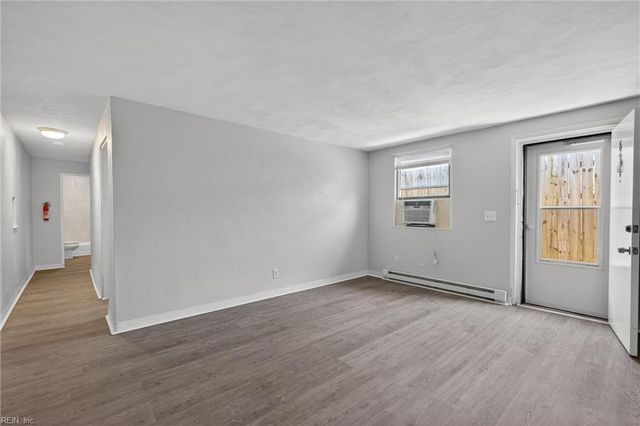 315 15th St Apt 6, Virginia Beach, VA 23451