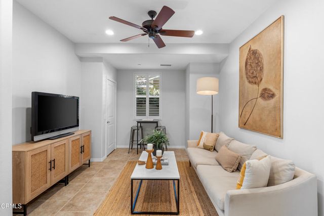 4082 Farralon Way, Oxnard, CA 93035