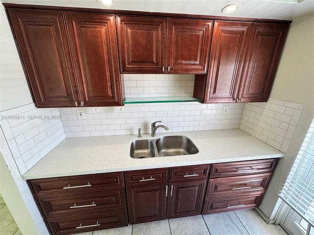 1401 SE 7th Avenue 15, Pompano Beach, FL 33060