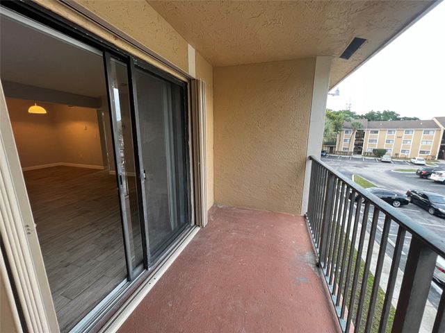 400 Palm Circle W Unit 302, Pembroke Pines, FL 33025