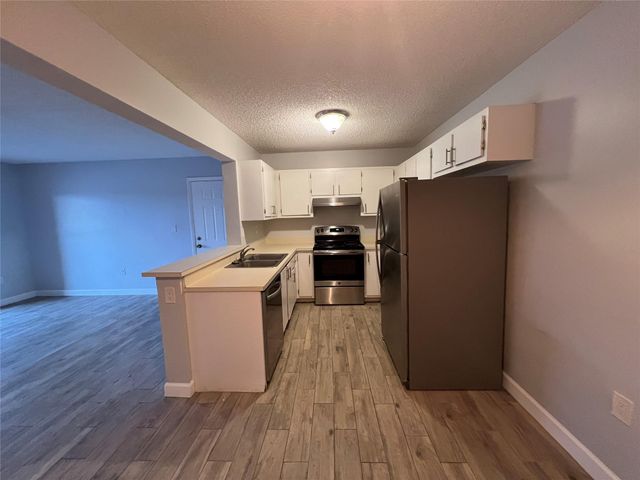 400 Palm Circle W Unit 302, Pembroke Pines, FL 33025
