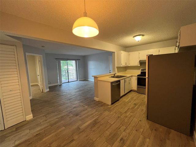 400 Palm Circle W Unit 302, Pembroke Pines, FL 33025