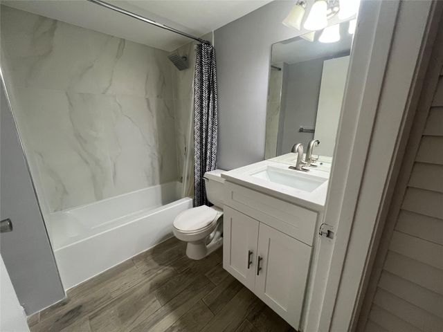 400 Palm Circle W Unit 302, Pembroke Pines, FL 33025