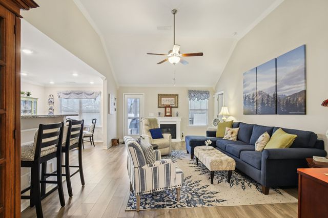 555 High Echelon Cir, Smyrna, TN 37167