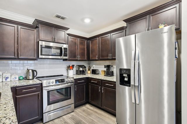 555 High Echelon Cir, Smyrna, TN 37167