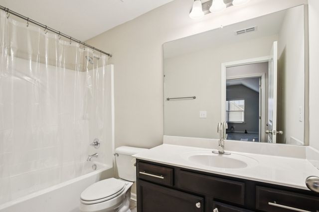 555 High Echelon Cir, Smyrna, TN 37167