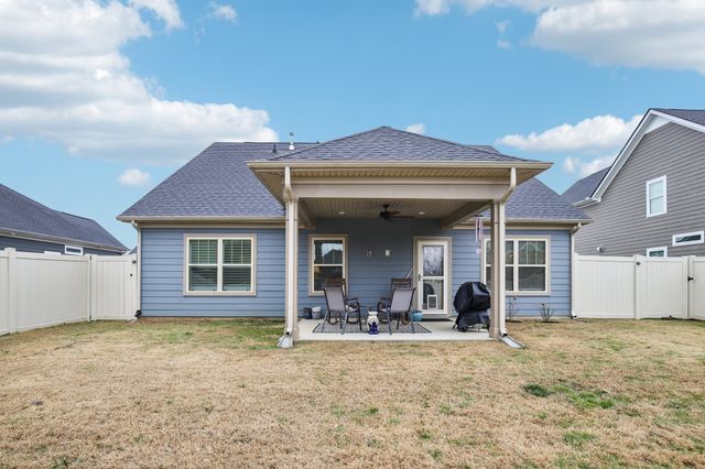 555 High Echelon Cir, Smyrna, TN 37167