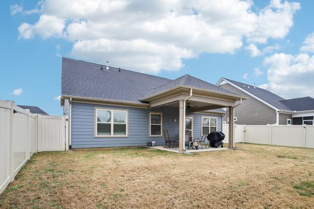 555 High Echelon Cir, Smyrna, TN 37167