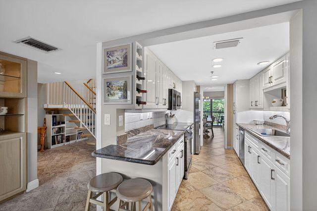 364 Golfview Road 506, North Palm Beach, FL 33408
