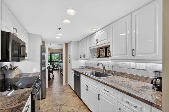 364 Golfview Road 506, North Palm Beach, FL 33408
