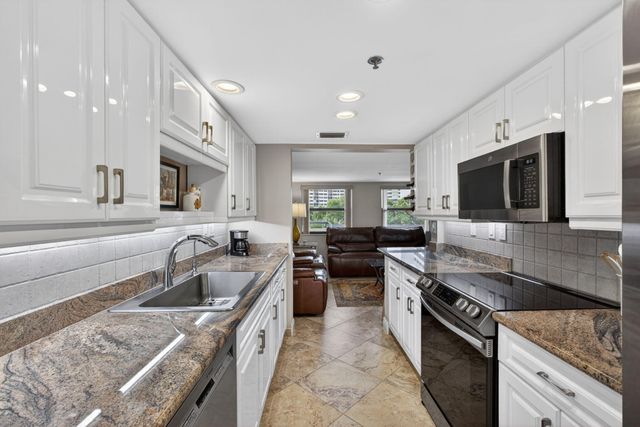 364 Golfview Road 506, North Palm Beach, FL 33408